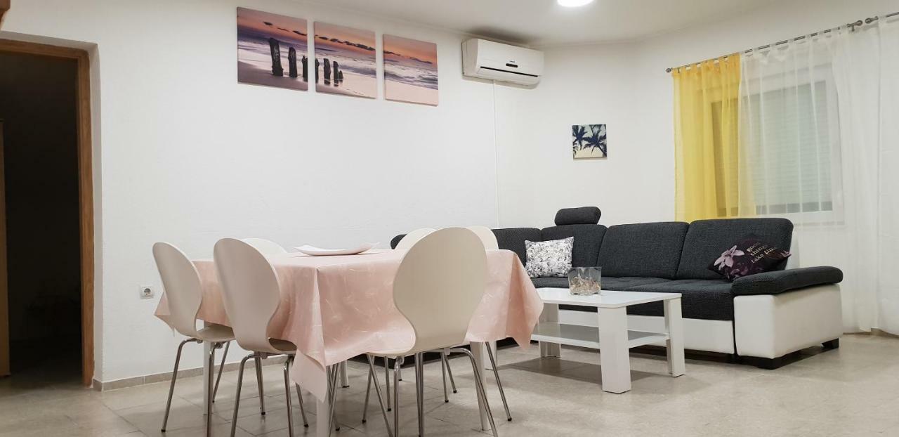 Apartma Jelka Novigrad Istria Esterno foto